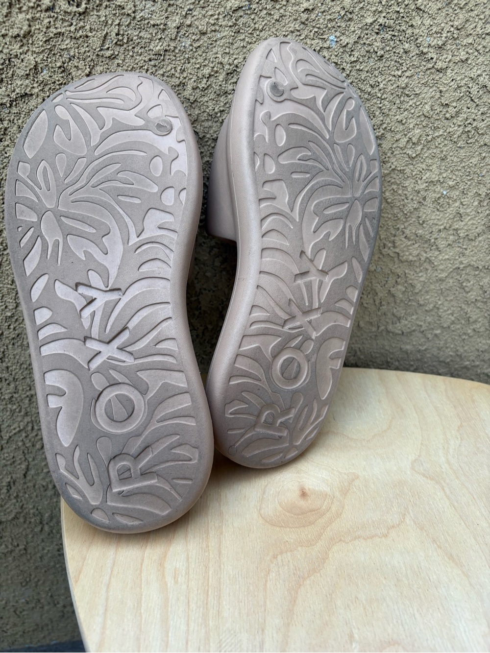 Roxy Women’s Nude Beige Slide Sandals - Picture 4 of 4